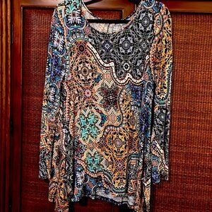 WOMENS LONG SLEEVE TOP - SMALL SIDE SLITS - SIZE LARGE